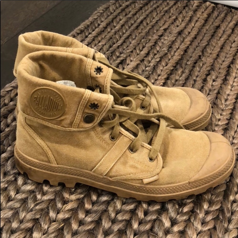 Palladium beige boots